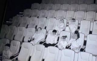 Đôi nam nữ bị lên án vì ngang nhiên mây mưa trong rạp chiếu phim tối