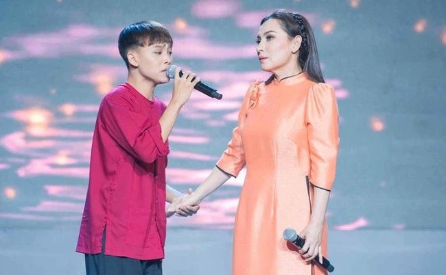 Ca sĩ Phi Nhung và những ngày sóng gió